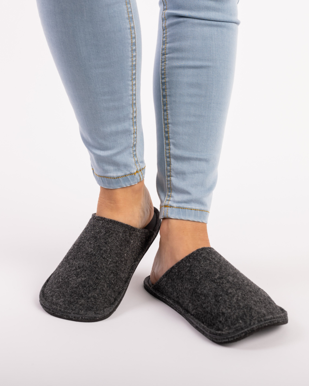 Pantofole donna in feltro grigio scuro